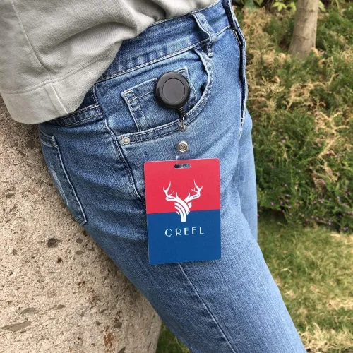 Vista 5 de QREEL Carrete de insignia, soporte retráctil con clip para cinturón para tarjeta de identificación (negro, 2 unidades)