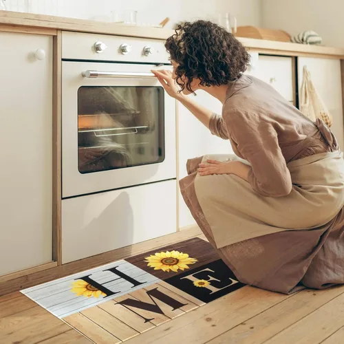 Vista 4 de Juego de 2 tapetes florales de cocina, modernos de grano de madera, tapetes de cocina para el suelo, alfombras de pasillo de girasol, accesorios