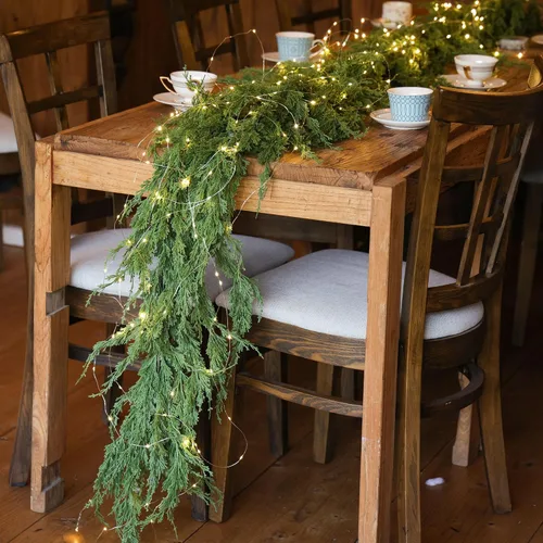 Vista 7 de MISSPIN Guirnalda de Navidad de 9 pies con tira de luces, guirnalda de pino de cedro de tacto real, guirnalda verde artificial para mesa, manto