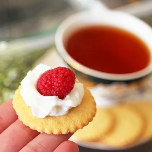 Vista 6 de Dewey's Bakery Meyer Lemon Moravian Style Cookie Thins, panadería fresca con ingredientes simples reales, aperitivo bajo en calorías, sin sabores