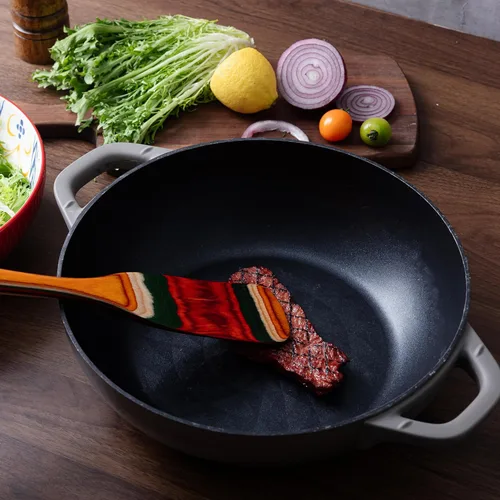 Vista 4 de Juego de utensilios de cocina de madera de Pakkawood de 3 piezas, incluye tenedor para pasta, espátulas planas de mango largo, juego de espátulas