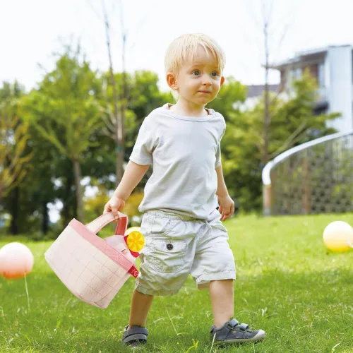 Vista 3 de Hape Juego de picnic 12 piezas de juguete suave para interiores y exteriores para niños pequeños, rosa