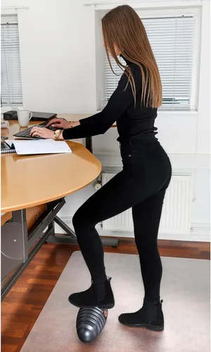 Vista 5 de Floortex AFS-TEX Reposapiés activo dinámico, reposapiés ergonómico para mantenerte activo mientras estás sentado, 7 x 16 pulgadas, negro