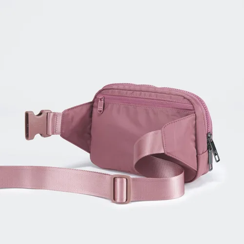 Vista 4 de Pander Riñonera grande de 2 litros, impermeable, para mujeres y hombres con correa ajustable.