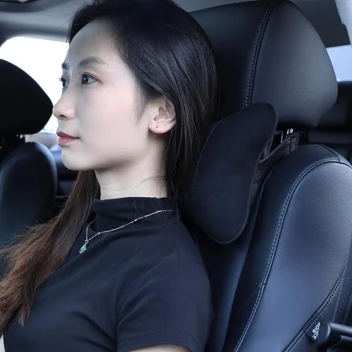 Vista 4 de Almohada para el cuello del automóvil, reposacabezas de cuero de gamuza suave para conducir con correa ajustable (negro, paquete de 1)