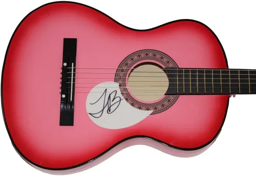 JUSTIN BIEBER - GUITARRA ACÚSTICA ROSA FIRMADA CON JAMES SPENCE AUTHENTICATION JSA COA - POP SUPERSTAR, MY WORLD 2.0, BAJO EL MISTLETOE, CREE,