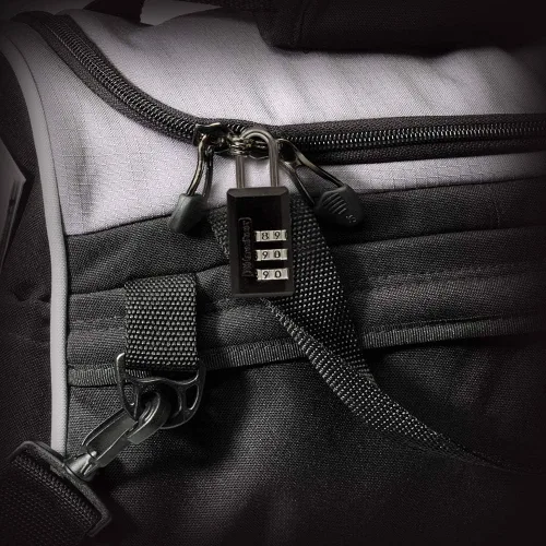 Vista 2 de Master Lock 646D Establece Tu Propia Combinación Cerradura para Equipaje, 13/16 pulg. de Ancho con Grillete de 11/16 pulg. de Largo, Negro