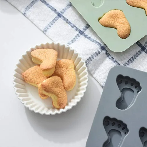 Vista 6 de Paquete de 2 moldes de silicona con forma de pie de bebé, 6 cavidades 3D de huellas, moldes de silicona para fondant para pasteles para fiesta