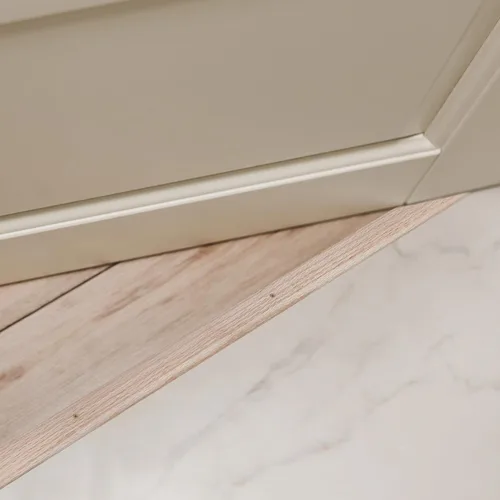 Vista 4 de M-D Building Products 11882 1-3/4 pulg. x 5/16 pulg. x 36 in. Umbral de perfil plano de madera natural para puertas