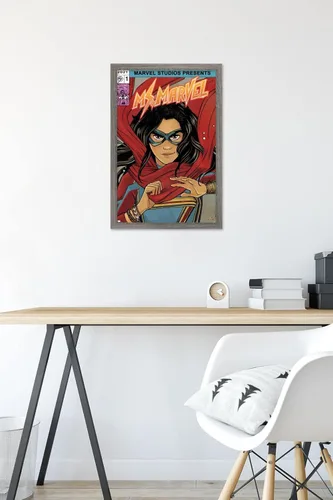 Vista 6 de Trends International Marvel Ms. Marvel - Póster de pared de cómic, 22.4 pulgadas de largo x 14.7 pulgadas, versión enmarcada en madera de granero