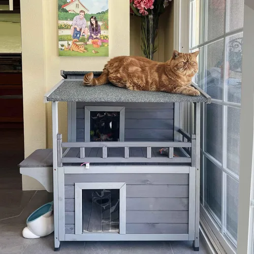 Vista 3 de Casa para gatos ferales al aire libre, refugio de madera para gatos con puerta de escape, casa de gatito exterior a prueba de lluvia con balcón