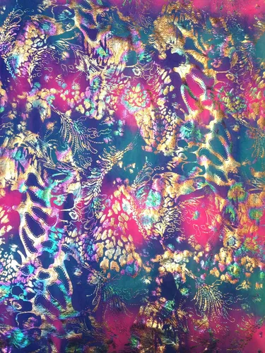 Vista 2 de The Yard - Patrón abstracto de lámina de arcoíris brillante en tela elástica de nailon y elastano brillante (rosa intenso/turquesa)
