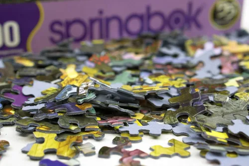 Vista 6 de Springbok Puzzle to Remember - Actividad de Alzheimer y Demencia - Rompecabezas de 60 piezas Capilla Primavera - Hecho en Estados Unidos