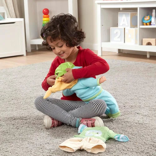 Vista 7 de Melissa & Doug Mine to Love Ropa de muñeca para jugar y combinar, para muñecas unisex de 12"-18" (6 piezas)