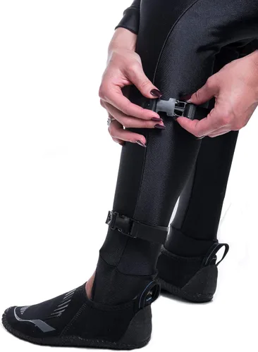 Vista 5 de Cuchillo de seguridad de buceo de acero inoxidable con correas ajustables de liberación rápida para las piernas y funda de bloqueo, hoja de 5