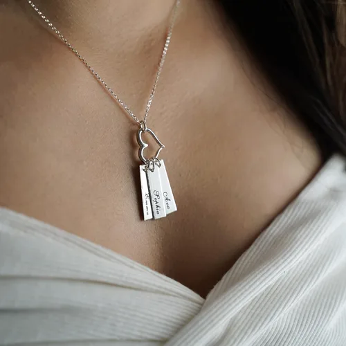 Vista 5 de AJ's Collection Collar de plata esterlina personalizado, diseño de triple barra, con dije de corazón Incluye 3 dijes y tu elección de cadena