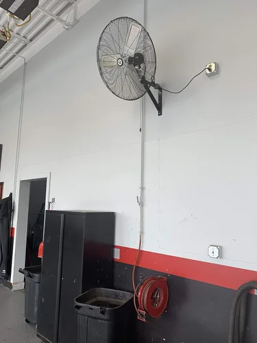 Vista 9 de TPI 8749202 CACU30WO Ventilador de pared comercial oscilante, 30 pulgadas, negro