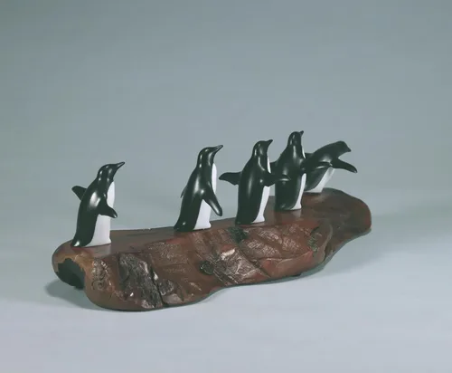 Vista 5 de Penguin Flock of 5 Sculpture by John Perry11 inches Long on Polished burlwood Base. Signed.