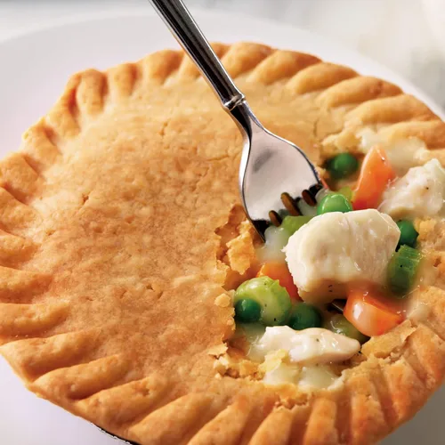 Vista 5 de Marie Callender's Pastel de pollo, harina para microondas con carne blanca de pollo en una corteza escamosa, comida congelada, 40 onzas, paquete de 4