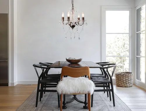 Vista 3 de LaLuLa Mini candelabro de cristal acrílico moderno de granja de bronce de iluminación 4 luces estilo vela lámpara colgante para sala de estar