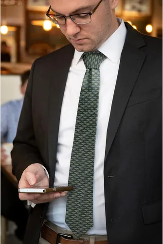 Vista 3 de Cufflinks Inc. Corbatas de poliéster de Star Wars y The Mandalorian, con licencia oficial de Lucasfilm LTD