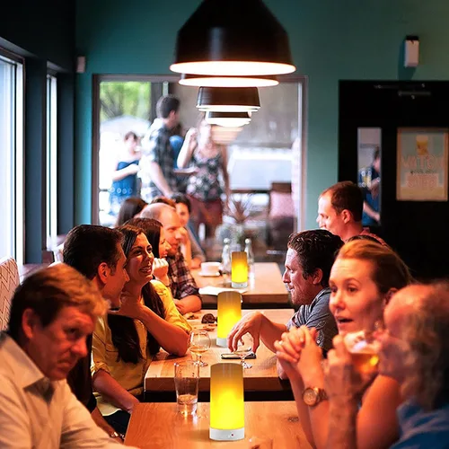 Vista 2 de 4 luces LED con efecto de llama, recargable por USB, 4 modos de luz parpadeante con temporizador remoto, efecto de detección de gravedad, base