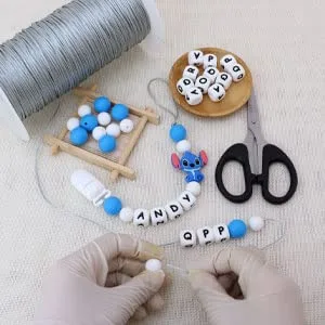 Vista 5 de Clip personalizado para cochecito con nombre, clip personalizable para cochecito con nombre, clip multifuncional personalizado para cochecito