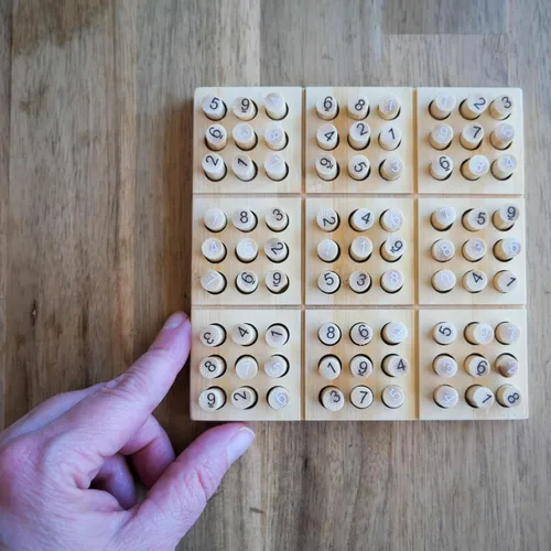 Vista 7 de Project Genius Ecologicals Bamboo Sudoku, rompecabezas ecológicos, rompecabezas de bambú, incluye clavijas numeradas para tablero de juego y folleto