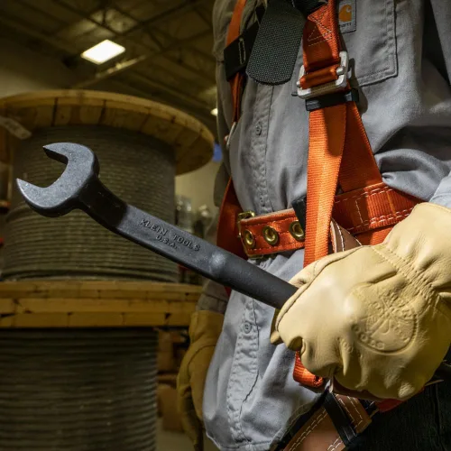 Vista 4 de Klein Tools 3214 - Llave dentada, fabricada en Estados Unidos, apertura nominal de 1-5/8 pulgadas, perno de 1 pulgada para tuerca pesada de EE. UU