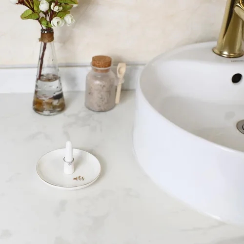 Vista 4 de HOME SMILE Bandeja de joyería con monograma para joyas, regalos de compromiso para amigos, cumpleaños, día de la madre, regalos de Navidad