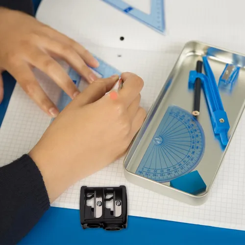 Vista 7 de Lurrose Sacapuntas de lápices duales, sacapuntas de cejas, sacapuntas de maquillaje manual para delineador de labios, lápices de cejas