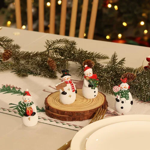 Vista 2 de MEETYAMOR Decoraciones navideñas para interiores, 4 adornos de resina de muñeco de nieve para decoración de mesa de Navidad, figuras coleccionables