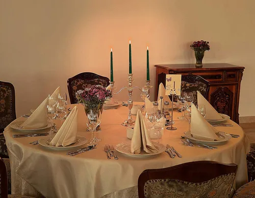 Vista 5 de Hyoola Paquete de 12 velas altas cónicas – 10 pulgadas verde cazador sin goteo, sin perfume, cera de parafina con mechas de algodón – 8 horas