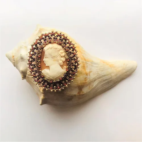Vista 4 de Victorian Genuine Large Oval Beadwoven Cameo Brooch Embroidered OOAK Golden Brown Ladies of