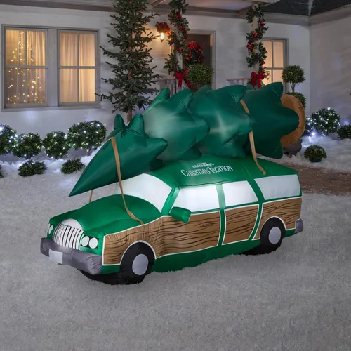 Vista 2 de Gemmy Inflable Navideño Airblown Station Wagon NLCV con Árbol con LEDs Escena WB, 5 pies de Altura, Verde