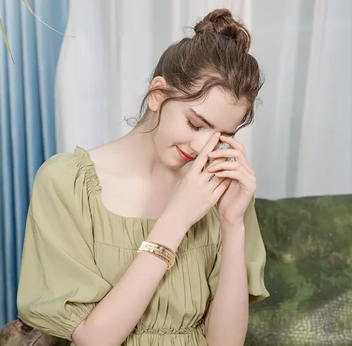 Vista 8 de Pulseras de cuentas de arcilla estilo heishi surfista para mujer, con discos de vinilo y dije de mal de ojo, apilables, pulseras elásticas