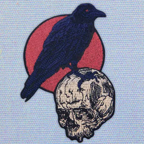 Vista 4 de El cuervo en el cráneo parche bordado aplique insignia para planchar en el emblema