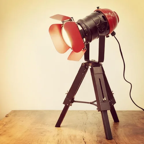 Vista 11 de Trípode retro vintage industrial negro ajustable lámpara de pie luz de estacionamiento, cable de 16.4 ft con interruptor de pie, luz