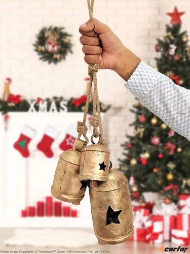 Vista 2 de Estilo rústico 3 campanas racimo de estrellas hechas a mano Metal Harmony Navidad Colgantes Campanas de vaca en cuerda de yute