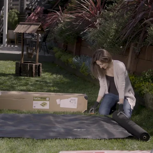Vista 5 de Barrera de tela para hierbas de alta calidad 5 onzas de ECOgardener - Alfombrilla de jardín bloqueadora de hierbas duradera y de alta resistencia