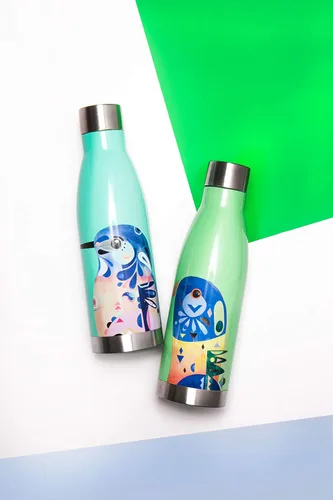 Vista 4 de Maxwell and Williams Pete Cromer - Botella de agua aislada con diseño de Kingfisher Azure, acero inoxidable sin BPA, verde azulado, 16.9 fl oz