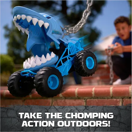 Vista 7 de Monster Jam Chomping Megalodon RC Toy Monster Truck, 1:15 Scale