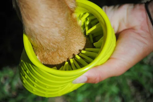 Vista 5 de Bark Brite Cepillo de baño y limpiador de patas de perro de doble propósito