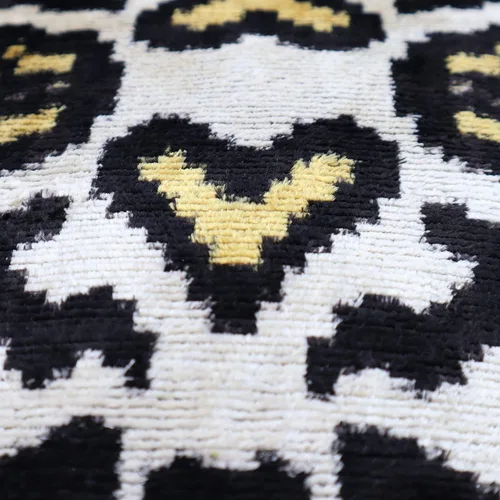 Vista 3 de Almohada decorativa hecha a mano de leopardo con funda de cojín rellena de plumón, estampado de tigre dorado marfil, funda de cojín cuadrada de seda