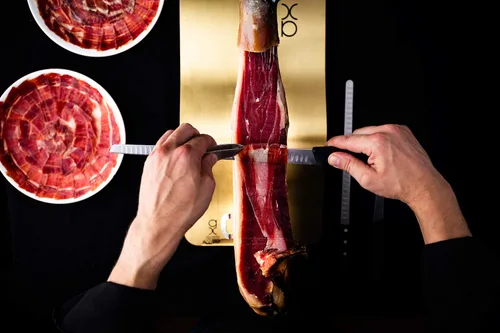 Vista 3 de COVAP - Jamón 100% Ibérico de Hierba (Paldera) Deshuesado (10-13 libras) Más soporte para jamón y cuchillo de trinchar