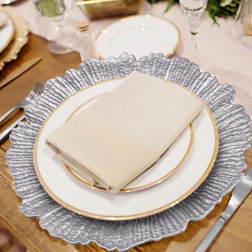 Vista 3 de MAONAME Platos redondos plateados de 13 pulgadas, cargadores de placa de arrecife, juego de 6, cargadores de mesa de plástico para platos de cena