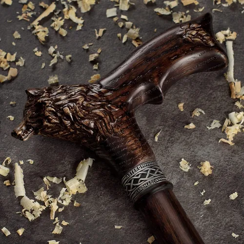 Vista 2 de Bastón de caminar tallado personalizado para hombres - Wolf Fenrir - Bastón de madera de lujo para hombre único