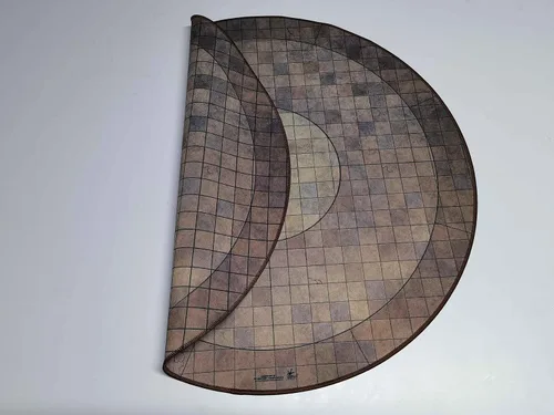 Vista 3 de Alfombra de juego de piso de mazmorra de 24 pulgadas de diámetro con borde cosido de rejilla de 1 pulgada, doble cara con terreno universal