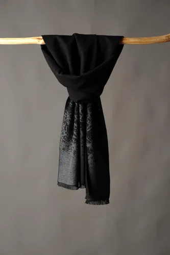Vista 4 de CUDDLE DREAMS Bufandas de seda para hombres para el invierno, 100% seda de morera cepillada, lujosamente suaves y cálidas, empaquetadas en una caja