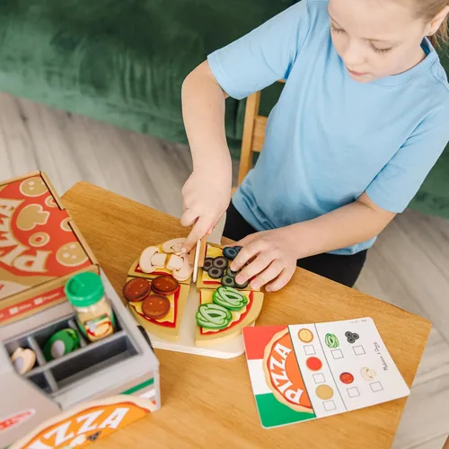 Vista 8 de Melissa & Doug - Juego de pizza de madera Top & Bake con comida de juguete (41 piezas) Juguete de preescolar, juego de comida de madera